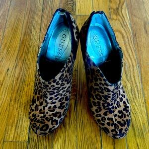 Guess heels. Leopard.